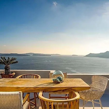 Delfini Santorini 3*