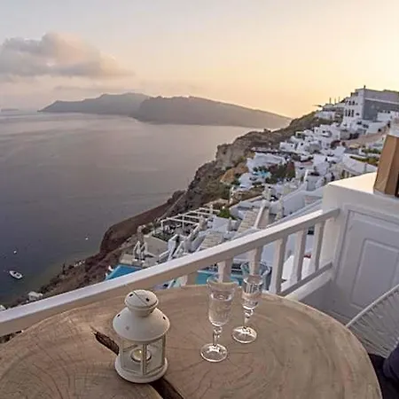 Delfini Santorini Hotel 3*