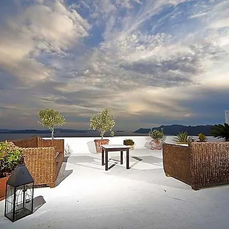 Delfini Santorini 3*