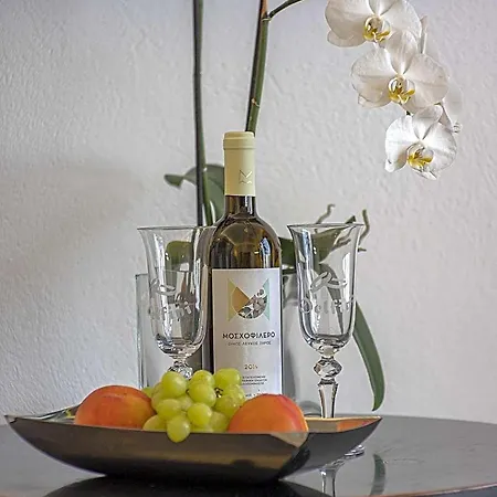 Delfini Santorini 3*
