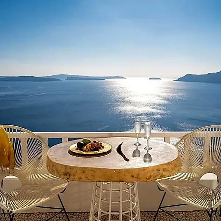 Delfini Santorini Hotel 3*