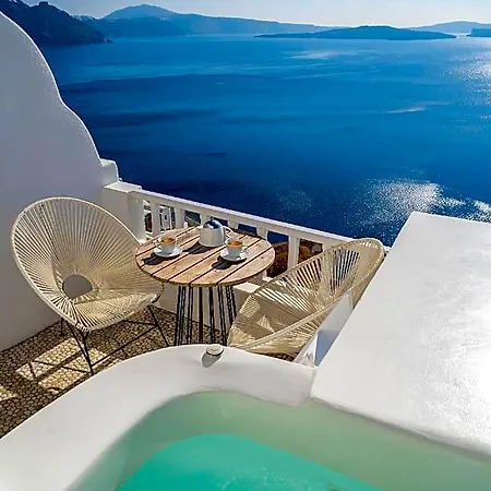 Delfini Santorini Hotel 3*