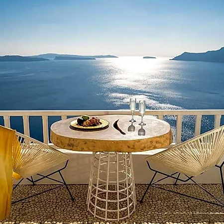 Hotel Delfini Santorini 3*