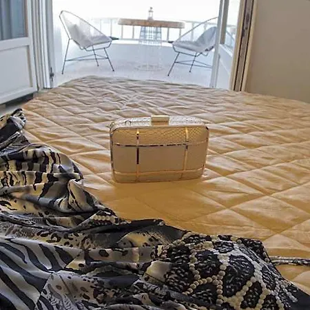 Hotel Delfini Santorini 3*