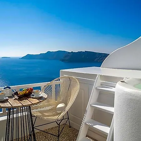 Delfini Santorini Hotel 3*