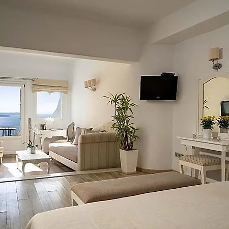 Hotel Delfini Santorini 3*