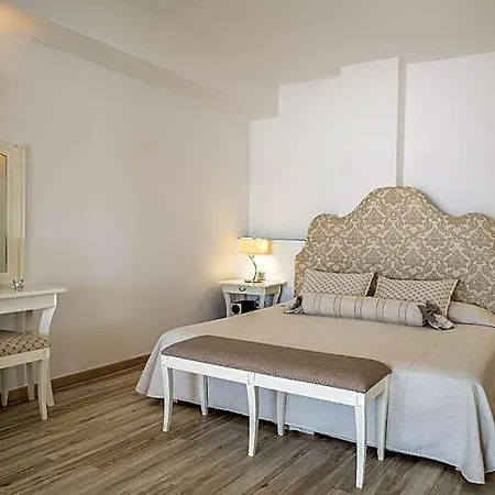 Delfini Santorini