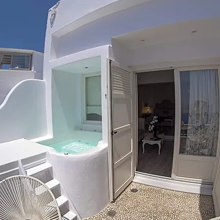 Delfini Santorini 3* Oia