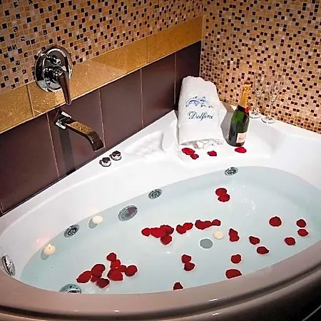 Hotel Delfini Santorini